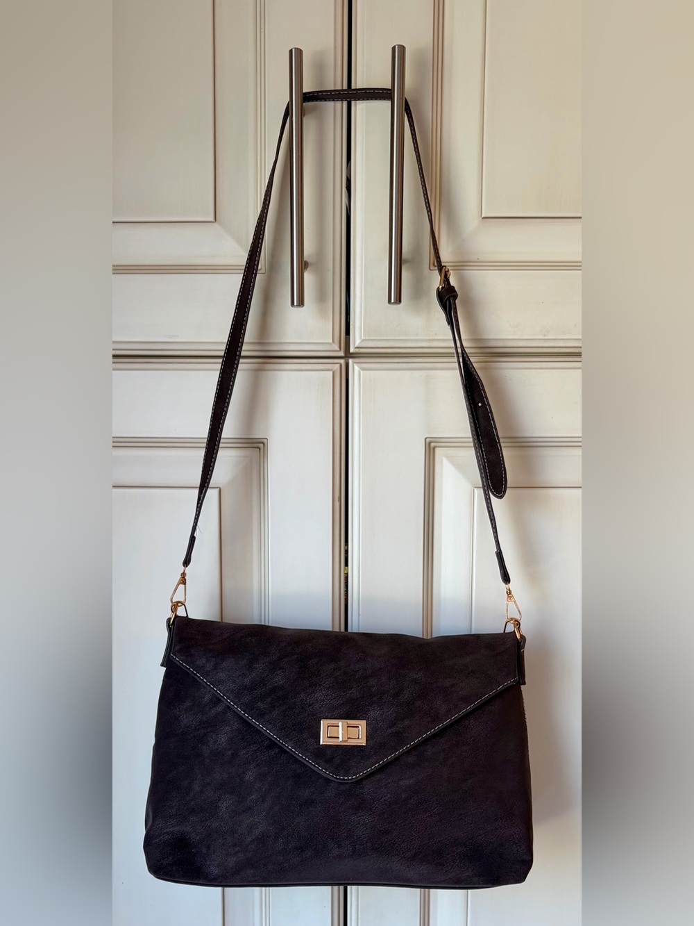 🍋Classic Brown Envelope Shoulder Bag with Gold-Tone Hardware. PU. 2 straps